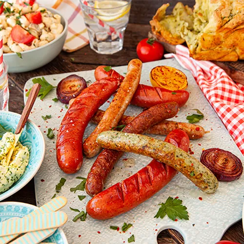 Grillwurst mit Pennesalat